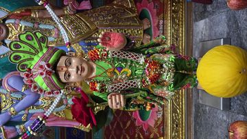 Bolton Temple Murti Darshan