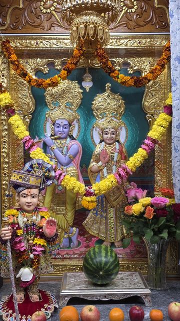 Bolton Temple Murti Darshan