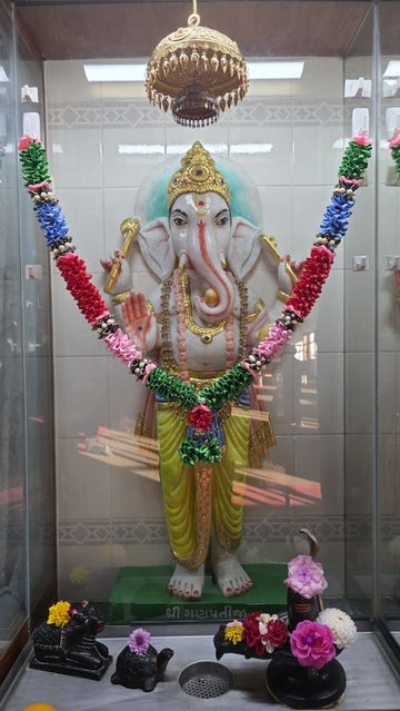 Bolton Temple Murti Darshan