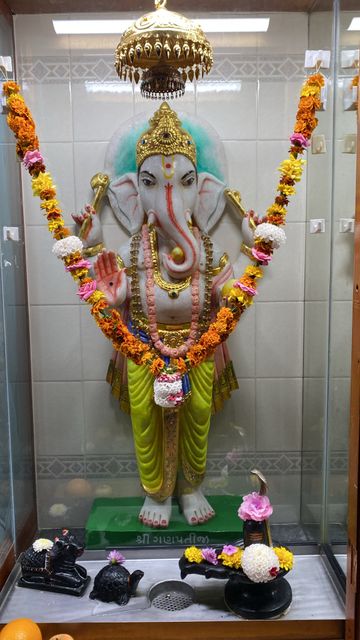 Bolton Temple Murti Darshan