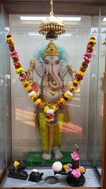 Bolton Temple Murti Darshan