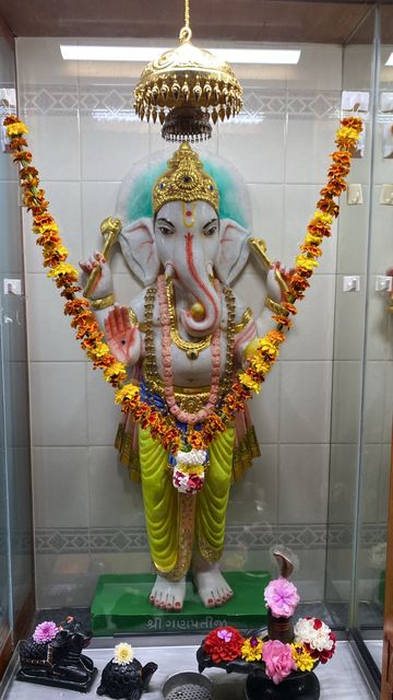Bolton Temple Murti Darshan