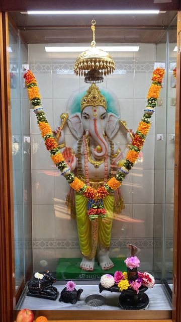 Bolton Temple Murti Darshan