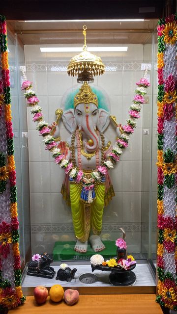 Bolton Temple Murti Darshan