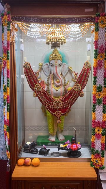 Bolton Temple Murti Darshan