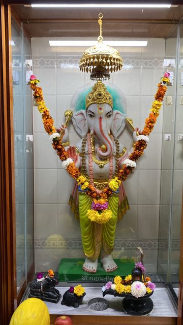 Bolton Temple Murti Darshan
