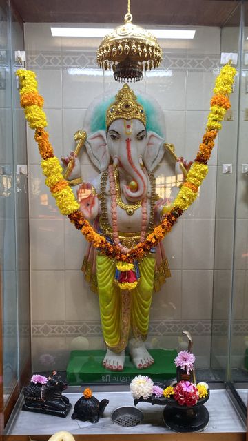 Bolton Temple Murti Darshan