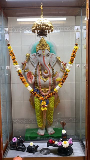 Bolton Temple Murti Darshan
