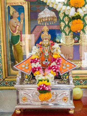 Dar es Salaam Temple Murti Darshan